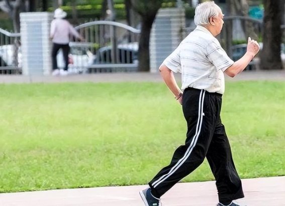 60岁后体重有这2个特征的人，往往更长寿，你有吗？