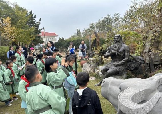 走进中医药文化的殿堂，传承国粹的智慧——小记者们的青岛国风之旅