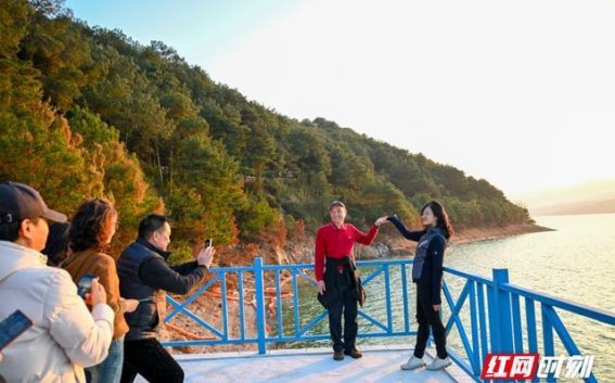 资兴冬日游湖，暖阳下的东江湖魅力