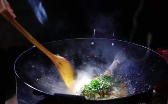 厨房里的隐形杀手：远离这两种不健康食用油