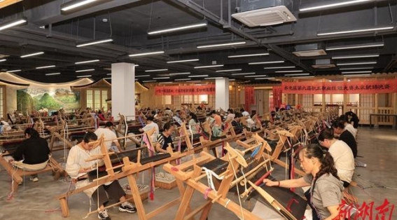 土家族织锦技艺的绚丽传承与创新