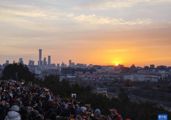 迎接新年第一缕阳光，拥抱2025的希望