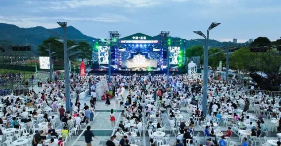 永泰劳德巴赫啤酒音乐节：烟花绽放、歌声嘹亮、无人机璀璨的盛夏之夜