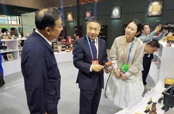 白银区文创产品在敦煌文博会的精彩亮相