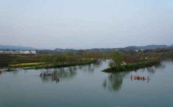 静谧冬日，节庆里的欢声笑语