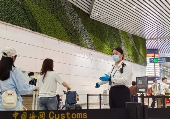 广州白云机场“五一”跨境出行热度攀升，海关高效部署保障通关顺畅