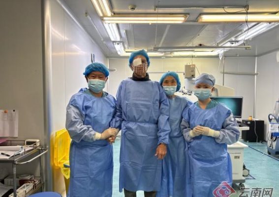 白内障手术后的温馨体验：外籍患者为何点赞云南这家眼科医院