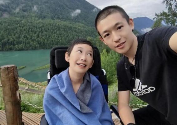 90后小伙带渐冻症母亲自驾万里，跨越命运的边界