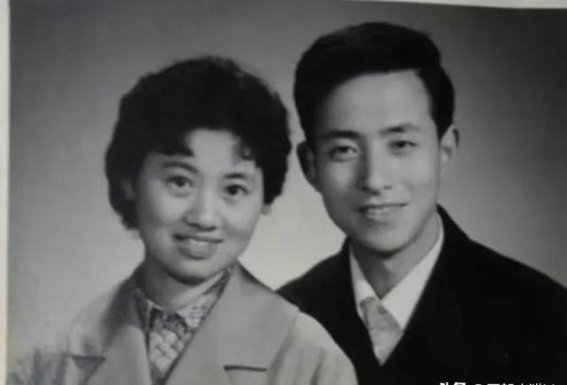 婚后失望离婚四个月后，我怀上了他的孩子