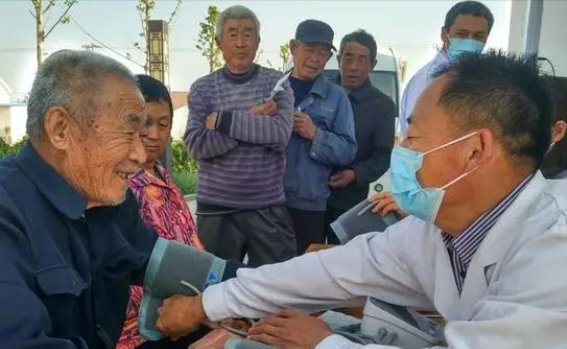 65岁后还能活多久？从肩膀的3种异常看健康隐患