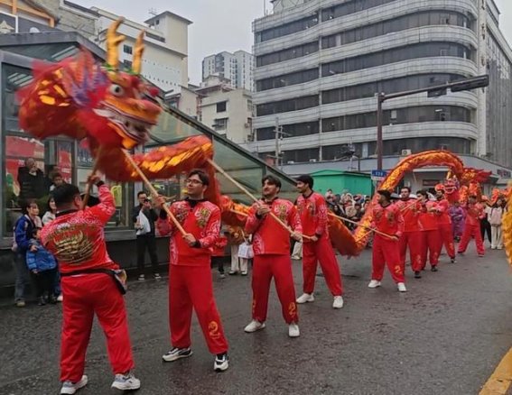 张家界元宵灯会：传统与国际的碰撞与融合