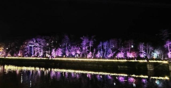 溇水夜色，容美如诗如画