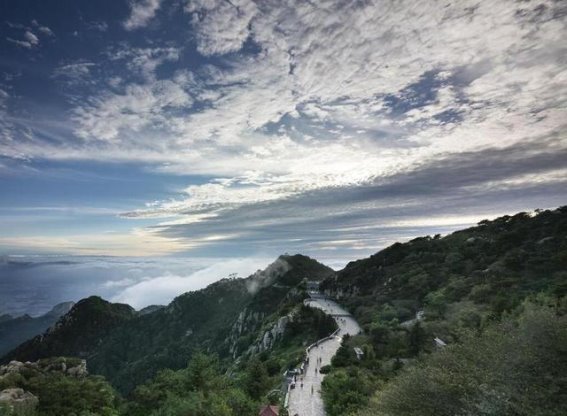 泰山中天门的清晨与千年沧桑