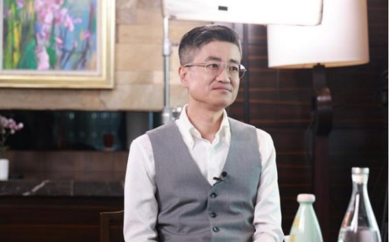 举哥酒业《方桌》首秀：诗酒趁年华，共话酒文化创新传承