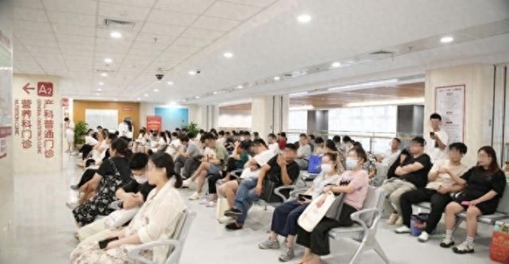 新院区启用两年，奉贤的阿姨们组团就医：国妇婴引领健康新潮流