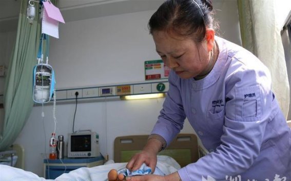 无陪护病房：专业护理员让患者家属轻松了