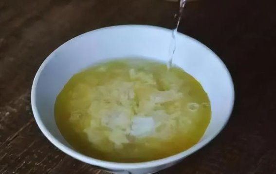 开水冲鸡蛋加香油，长期喝会如何？医生给出专业解答