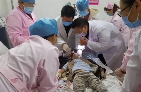 饮食隐患引发的悲剧：贵州男孩的故事