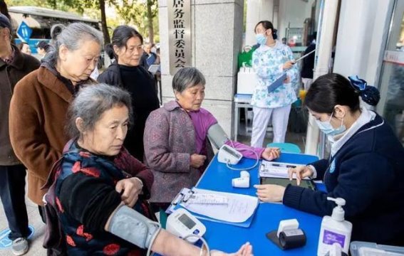 83岁老太太的花椒叶烹饪之路：健康与快乐的双重秘笈