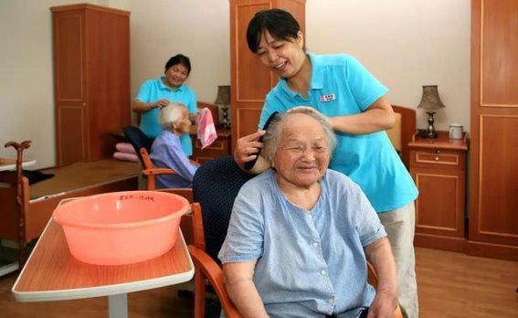 中老年人洗澡健康指南：洗澡频率、水温、时长三大注意事项