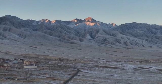 雪后当金山，甘肃阿克塞的冬日风景