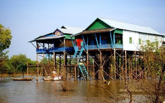 洞里萨湖的水上“浮村”：在湖面上漂浮的生活