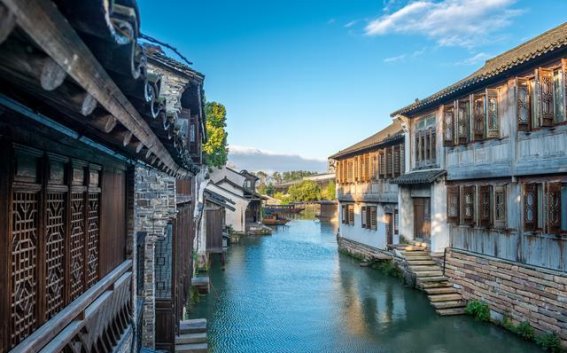古镇旅游的寒冬：从资本盛宴到文化遗失