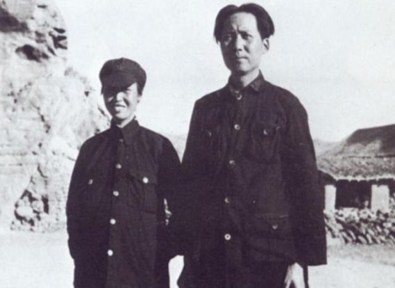 长征中的生死考验：毛主席对贺子珍受伤的果敢决策