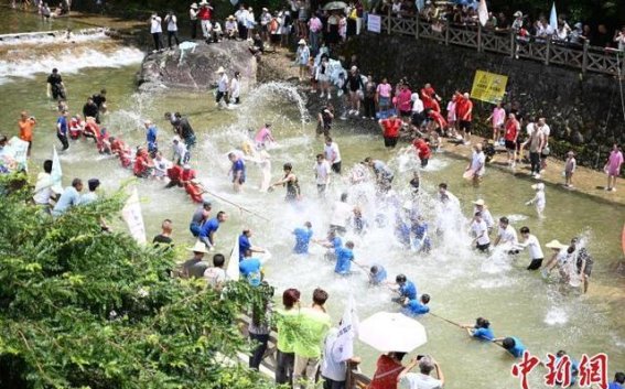 浙南山乡的振兴秘笈：贤良镇十年“泼水”传奇