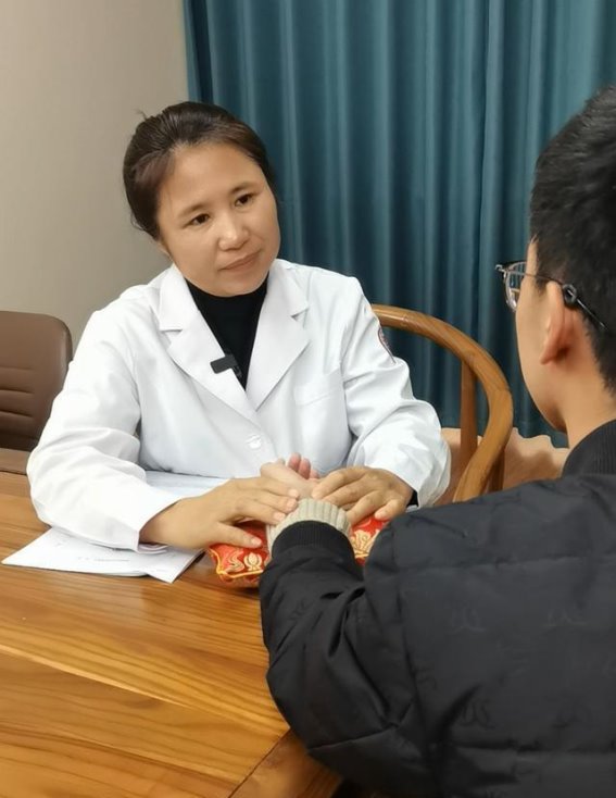陈艳萍中医治疗耳鸣：调和气血，补肝益肾的独特之道